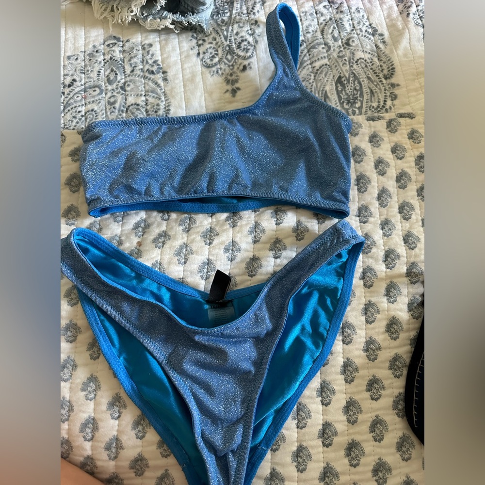 Blue one shoulder triangl bikini